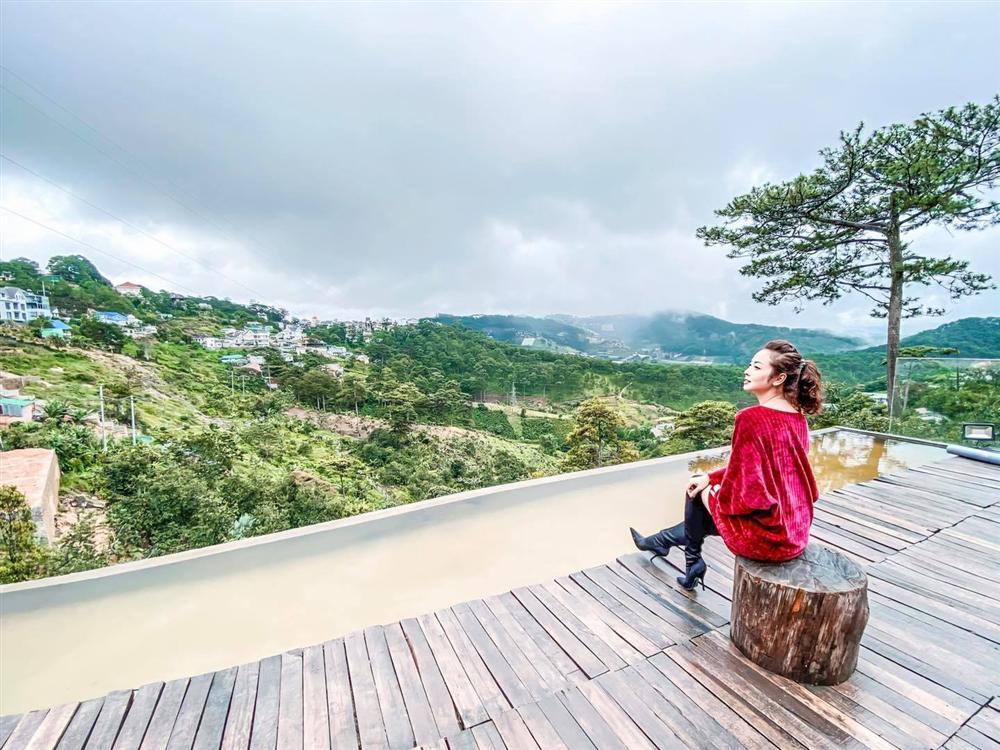 Vợ chồng Jennifer Phạm đu đưa Đà Lạt, nhìn chẳng khác nào thuở mới yêu-1