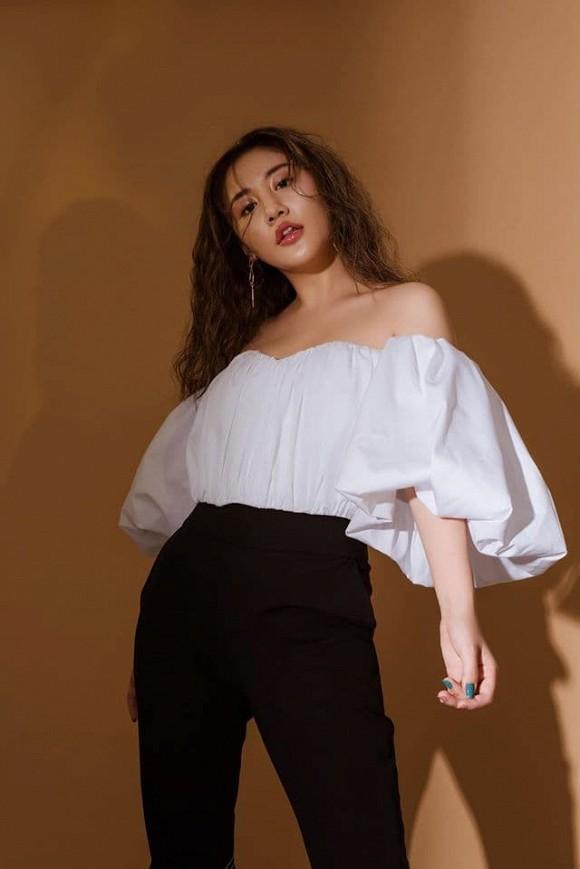 Văn Mai Hương gây tranh cãi vì gu thời trang tại Người ấy là ai-5