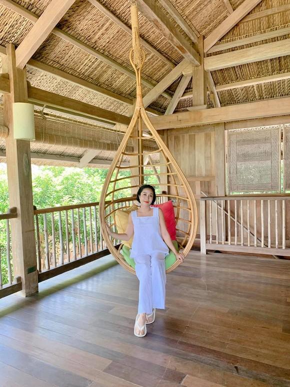 Đi du lịch cùng chồng, Ốc Thanh Vân tranh thủ khoe dáng nóng bỏng với những thế yoga cực đỉnh-2