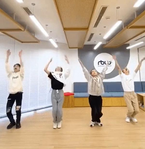 Cười bò với màn cover How you like that (Black Pink) cực lầy của em trai MAMAMOO tại Việt Nam-2