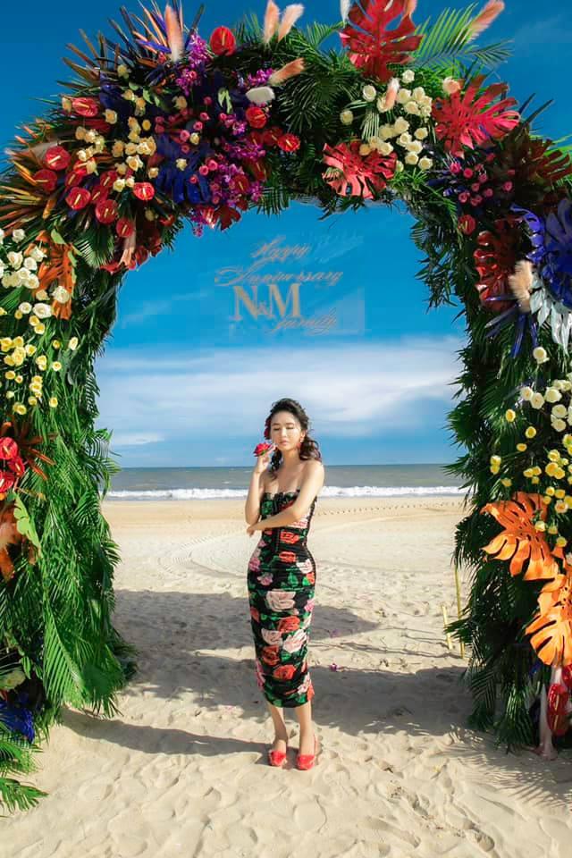 Minh Nhựa tổ chức tiệc kỷ niệm 8 năm cầu hôn Mina Phạm, quà tặng vợ nhìn là xỉu-1