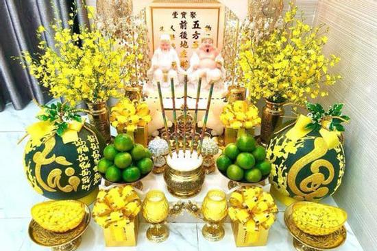 Đặt bàn thờ Thần Tài nhớ đúng hướng này, tài vận lên như diều gặp gió