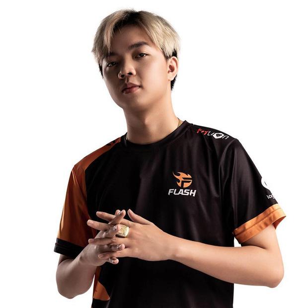 Crush nhầm cô gái trên tài khoản fake suốt 2 năm, game thủ Team Flash vô tình tìm ra chính chủ và... yêu luôn-4