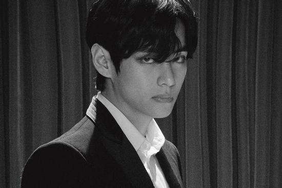 Mỹ nam 'siêu thực' V BTS khiến fan 'chết đứ đừ' khi nhá hàng Mixtape đầu tay