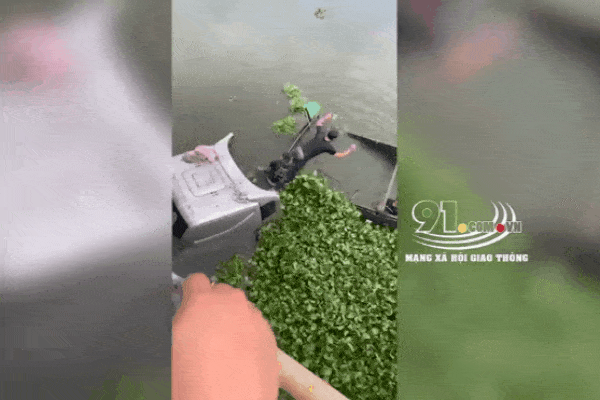 Clip: Kinh hãi nhìn nhóm thiếu niên đi xe đạp dàn hàng, bốc đầu như diễn xiếc-1