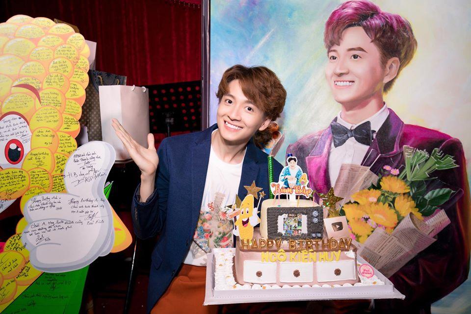 Ngô Kiến Huy đón sinh nhật như lệnh bà, dân mạng xem mà sang chấn tâm lý-5