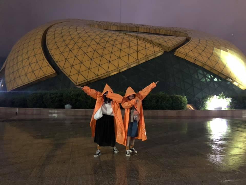 Trend áo mưa của giới trẻ khi ham hố đi du lịch Đà Lạt đúng mùa mưa bão-7