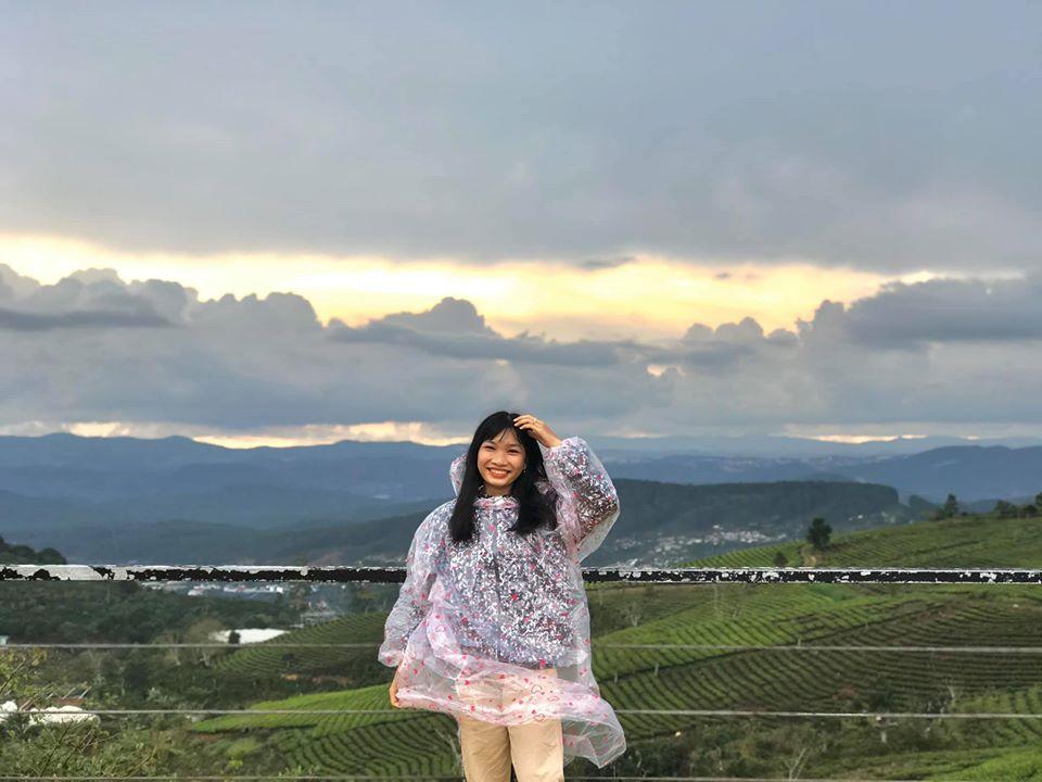 Trend áo mưa của giới trẻ khi ham hố đi du lịch Đà Lạt đúng mùa mưa bão-10