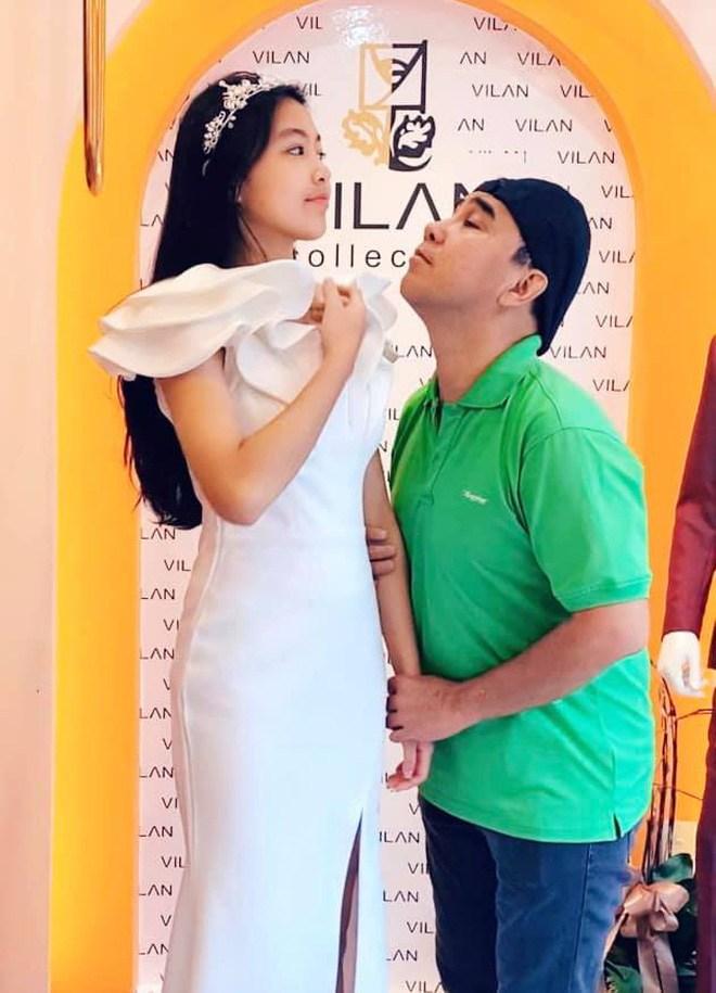 Chiều con như Quyền Linh, chịu mặc váy, kẹp tóc mái nhảy cùng con gái cực xinh-2