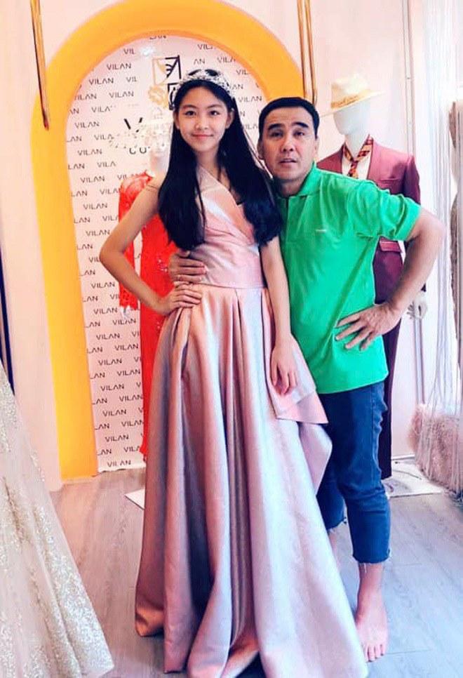 Chiều con như Quyền Linh, chịu mặc váy, kẹp tóc mái nhảy cùng con gái cực xinh-3