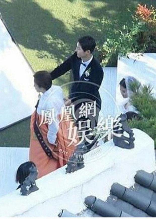 Vì sao Song Hye Kyo không bao giờ xuất hiện cùng mẹ?-3