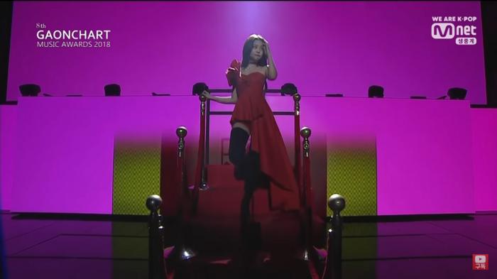 Phần trình diễn của Erik bất ngờ bị tố sao chép Jennie (BLACKPINK): Cả concept và nhạc intro đều giống nhau đến ngỡ ngàng-6