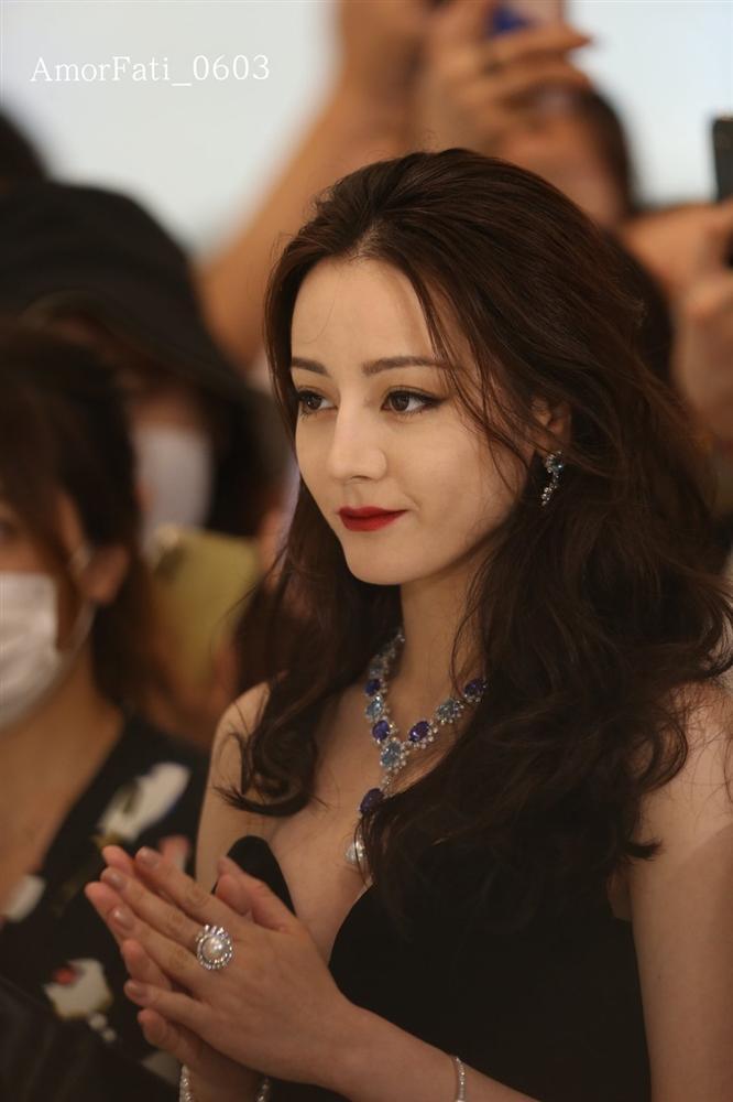 Địch Lệ Nhiệt Ba leo thẳng top 1 hotsearch vì nhan sắc quá nổi bật-2