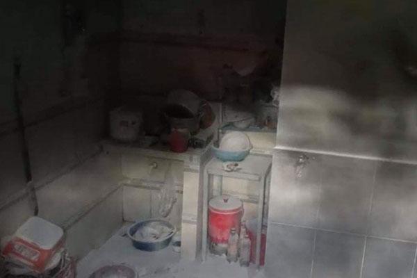 TP.HCM: Vợ ghen tuông tạt xăng đốt nhà khiến chồng và con gái bị bỏng nặng-2