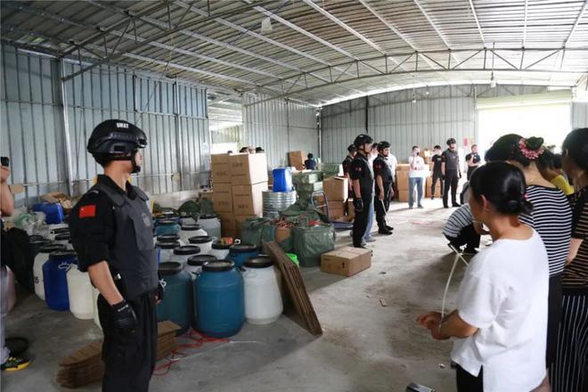 Trung Quốc triệt phá cơ sở sản xuất mỹ phẩm giả quy mô lớn, trong đó có loại serum đình đám bán tràn lan ở Việt Nam chỉ 30k-1