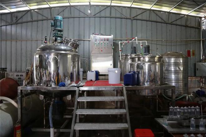 Trung Quốc triệt phá cơ sở sản xuất mỹ phẩm giả quy mô lớn, trong đó có loại serum đình đám bán tràn lan ở Việt Nam chỉ 30k-3