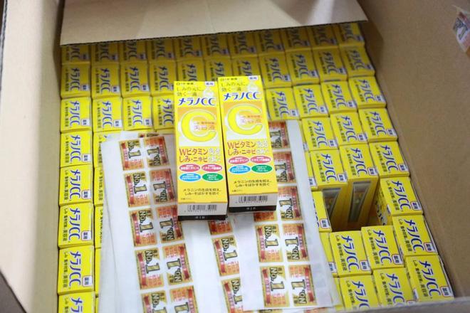 Trung Quốc triệt phá cơ sở sản xuất mỹ phẩm giả quy mô lớn, trong đó có loại serum đình đám bán tràn lan ở Việt Nam chỉ 30k-7