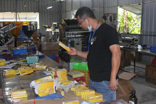 Trung Quốc triệt phá cơ sở sản xuất mỹ phẩm giả quy mô lớn, trong đó có loại serum đình đám bán tràn lan ở Việt Nam chỉ 30k-8