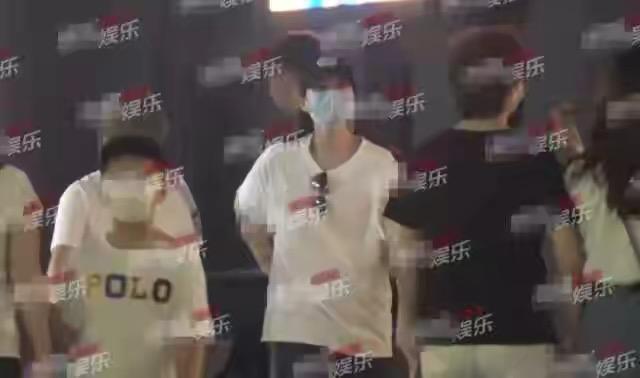 Chương Tử Di lên tiếng sau bức ảnh như mang thai lần 3 dù sinh con mới được 6 tháng-2