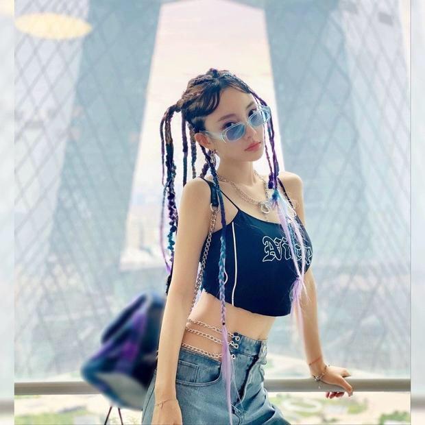 Lý Tiểu Lộ bị chỉ trích làm lố tuổi U40, vẻ ngoài giống hệt hotgirl mạng-7