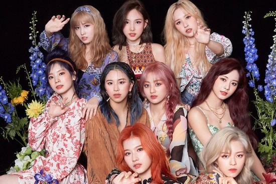 TWICE lập kỷ lục nhóm nhạc nữ bán được nhiều album nhất lịch sử KPop