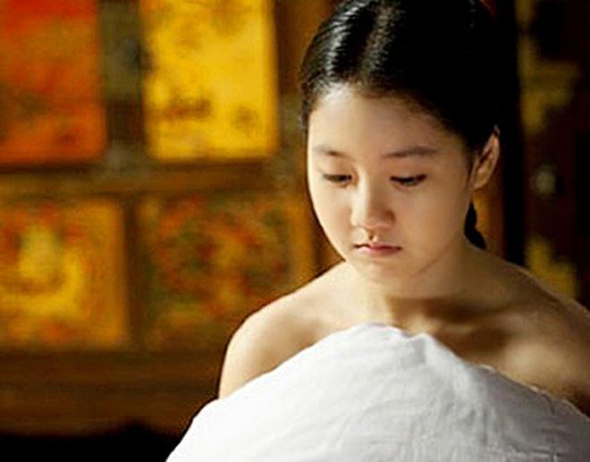 Clip nhạy cảm, bạc đãi người làm và đời tư dàn sao Gia đình là số 1-10