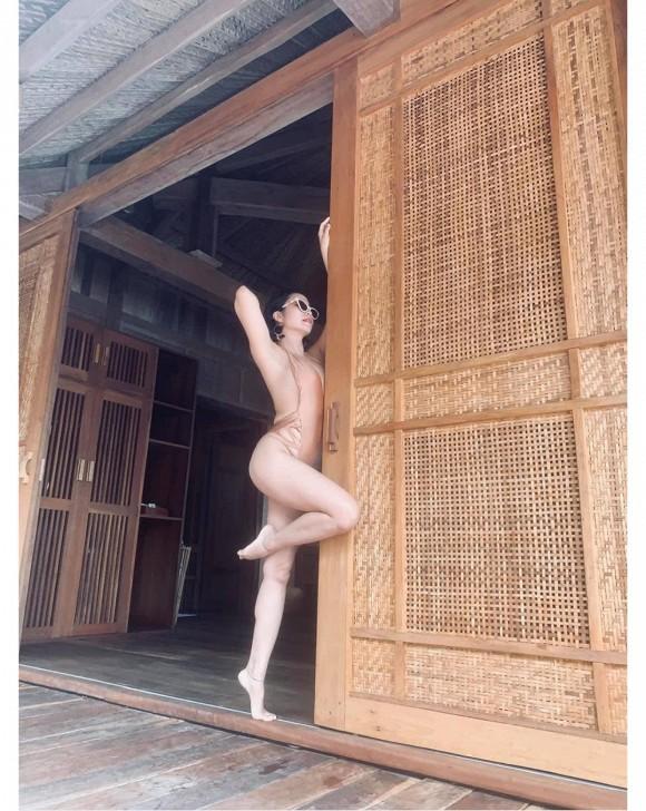 Ốc Thanh Vân diện bikini thiếu vải, để lộ vòng một ngồn ngộn và vòng ba bỏng mắt-2