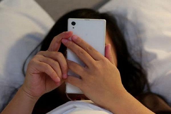 Đáng sợ nhất trên đời là chiếc điện thoại của chồng!-1