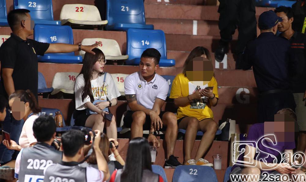 Scandal nhún nhảy hồ Tây vừa qua, Quang Hải bị ốm phải truyền nước-3