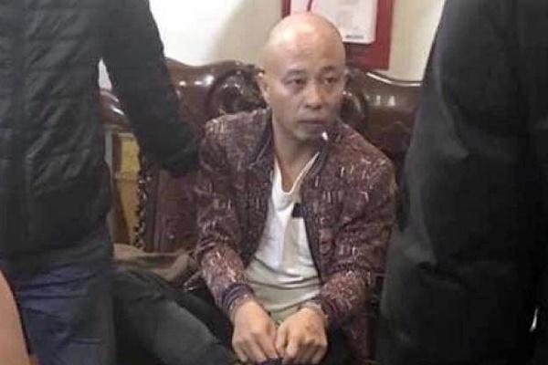 Người trúng đấu giá đất bị vợ Đường Nhuệ hất nước vào mặt, cho đàn em đấm túi bụi-2