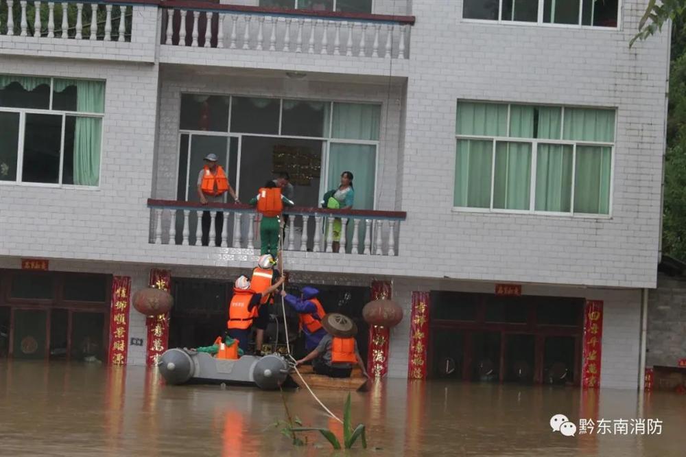Những hình ảnh đáng sợ về cơn đại hồng thủy miền Nam Trung Quốc gây ra bởi những cơn mưa dai dẳng kéo dài hơn 30 ngày-15