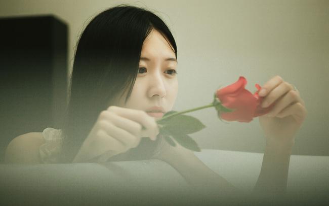 Vừa chấp nhận lời cầu hôn được một tuần, tôi đã méo mặt vì lời khẩn khoản van xin của bạn trai-1