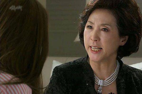 Đêm tân hôn, mẹ chồng gay gắt đòi giữ vàng cưới-2