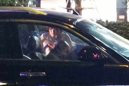 Người đàn ông tử vong trong ôtô giữa phố Hà Nội