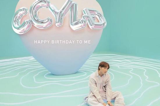 Đúng 0h: Sơn Tùng M-TP chúc mừng sinh nhật 'tuổi 18' của mình, nghẹn ngào với lý do 'đặc biệt' lần đầu tiên có trong đời