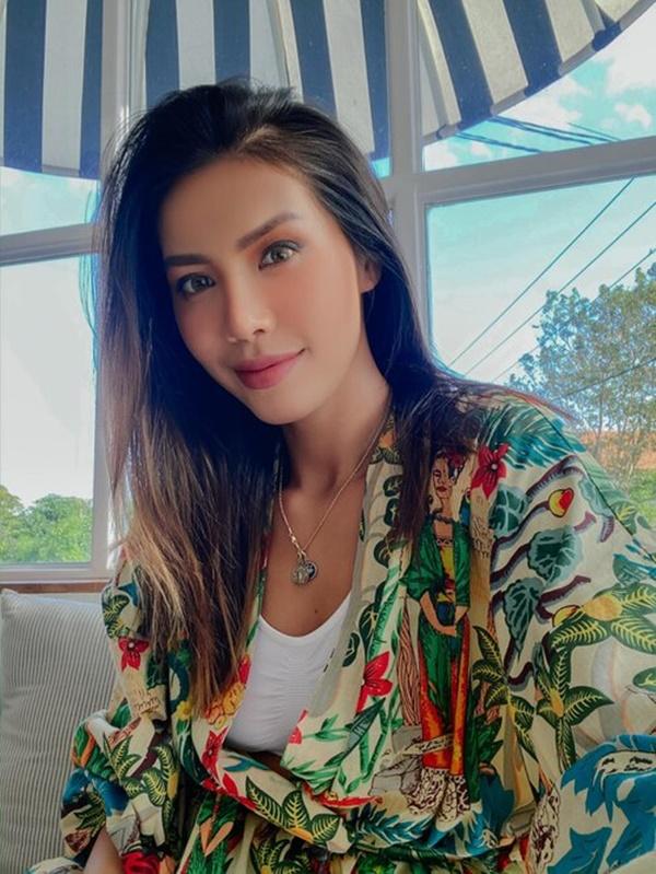 Minh Tú khoe vòng 2 ngấn mỡ - kết quả của chuỗi ngày mắc kẹt tại Bali-1