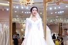Thuý Vân chính thức hé lộ váy cưới: Lộng lẫy, gợi cảm thế này đích thực là cô dâu được mong chờ nhất tháng 7 rồi!