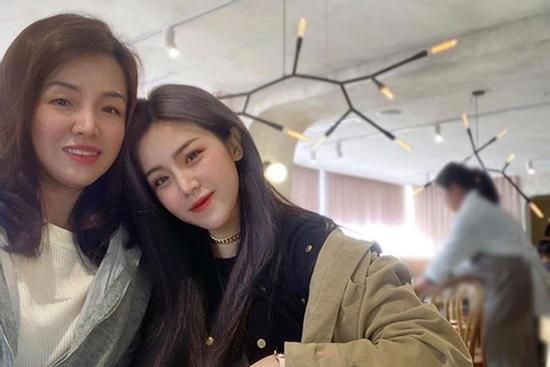 Hé lộ loạt ảnh hiếm hoi về chị ruột xinh đẹp của Ông Cao Thắng