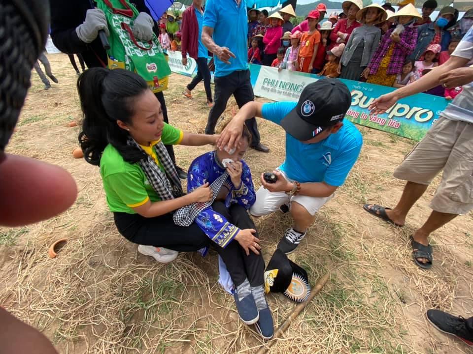 MC Cát Tường tai nạn, phải khâu sống 3 mũi trên mặt ngay tại trường quay-1