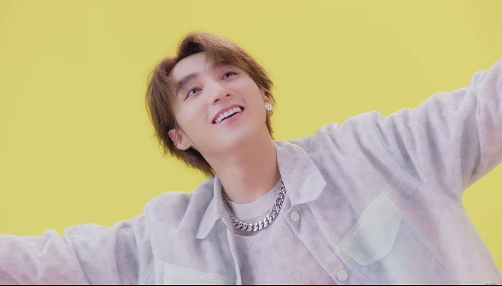 Sơn Tùng gây tranh cãi vì sử dụng biểu tượng hoa cúc như G-Dragon-1