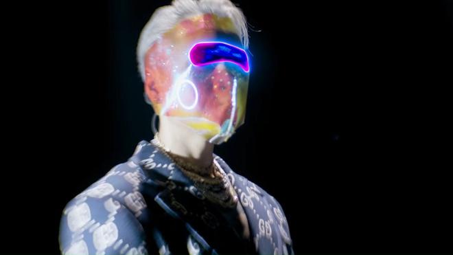 Rapper Binz đi giày vàng, đeo đồng hồ 17.000 USD trong MV Bigcityboi-6