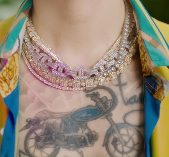 Rapper Binz đi giày vàng, đeo đồng hồ 17.000 USD trong MV Bigcityboi-9