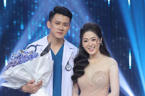 Hé lộ ngoại hình xinh đẹp của bạn gái CEO điển trai Người Ấy Là Ai tập 9-6