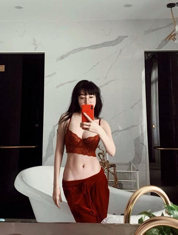 Chụp ảnh sexy, Elly Trần vô tình hé lộ một số ngóc ngách trong nhà riêng-6