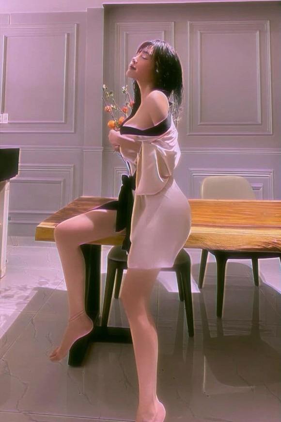 Chụp ảnh sexy, Elly Trần vô tình hé lộ một số ngóc ngách trong nhà riêng-8