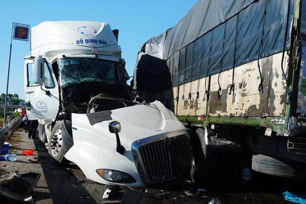 Xe tải tông nhau trực diện, 3 người thương vong-1