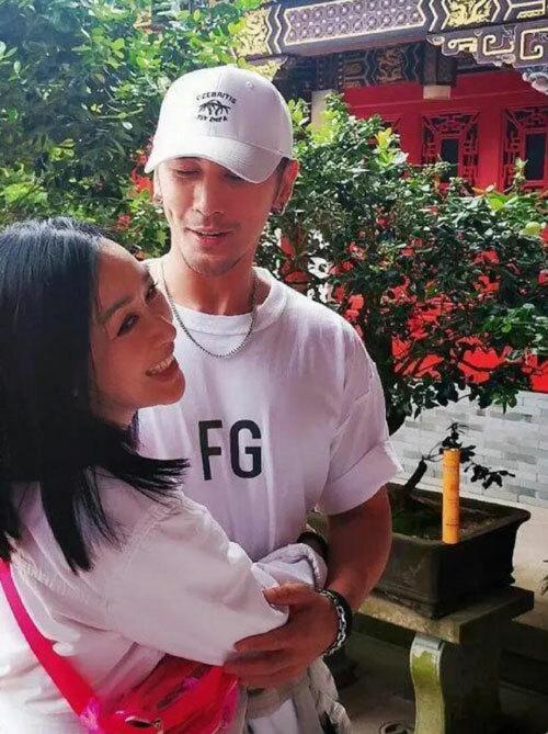 Vợ chồng bom sex gốc Việt lên chùa cầu con-3