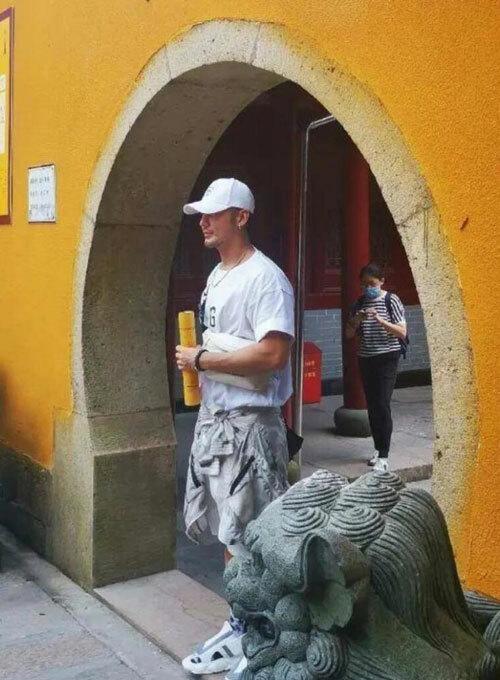 Vợ chồng bom sex gốc Việt lên chùa cầu con-4