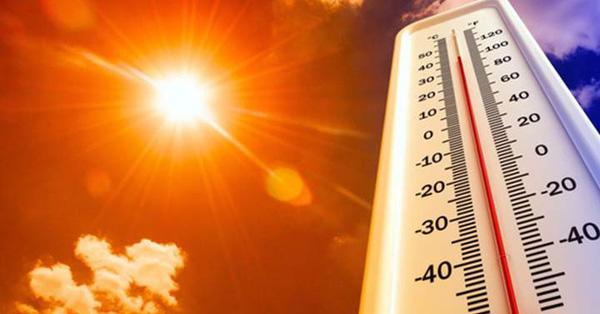 Sau 2 ngày hưởng chút gió mát, miền Bắc lại nắng chói chang hoa mắt người đi đường-1