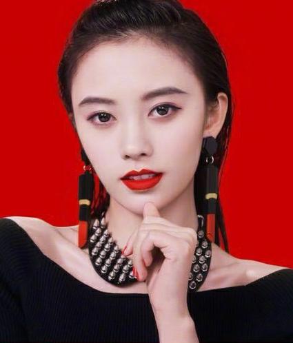 Mỹ nữ 4.000 năm Cúc Tịnh Y bị chê khi trang điểm đậm-2